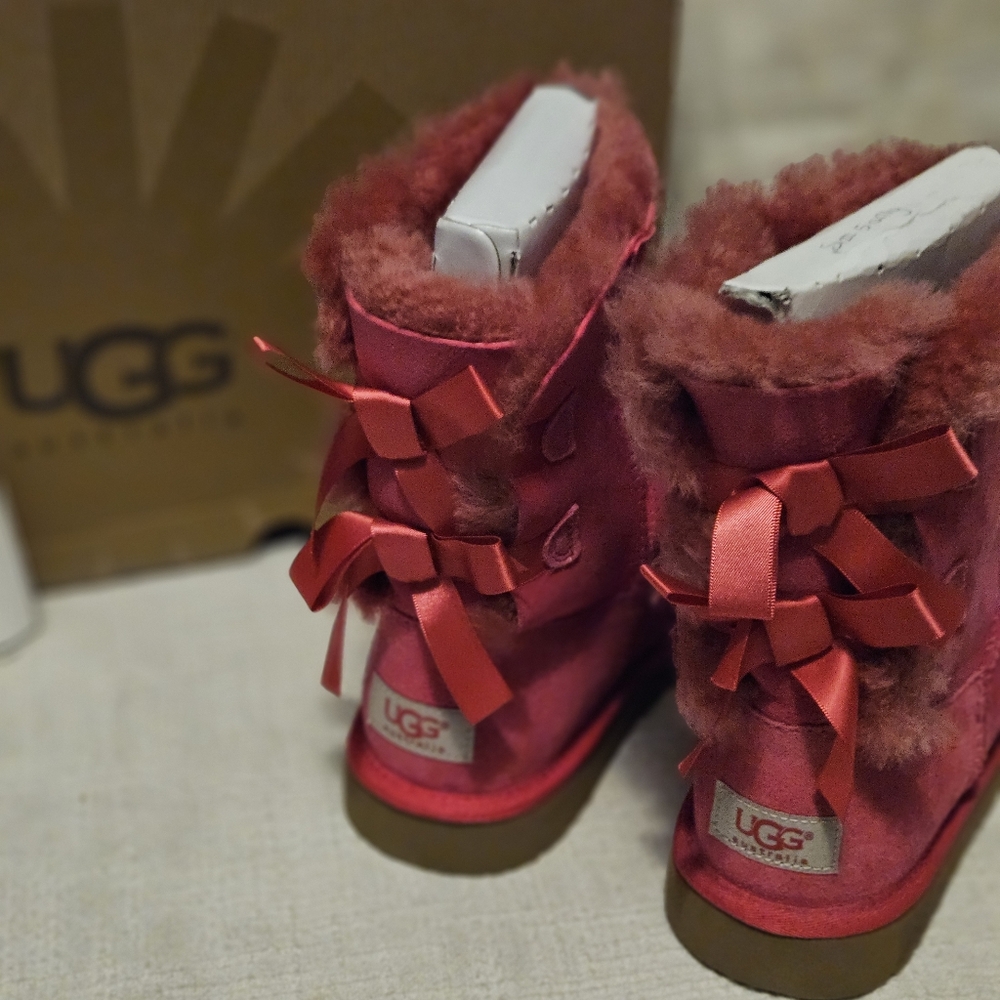 🧨UGG Bailey Bow II Radish - Picture 8 of 12